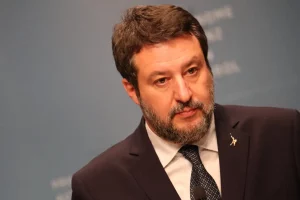 Italie : Matteo Salvini, proposition de sanction originale
