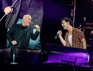 Billy Joel adopte un Bouledogue français et émerveille ses fans