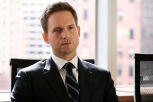 Patrick J. Adams et Troian Bellisario pleurent la perte de leur chien Charlie, compagnon de 17 ans