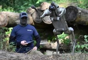 L&rsquo;Ukraine déploie des chiens robots pour soutenir son armée
