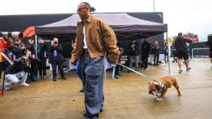Roscoe, le chien star du film F1